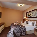 Отель Haston 4*